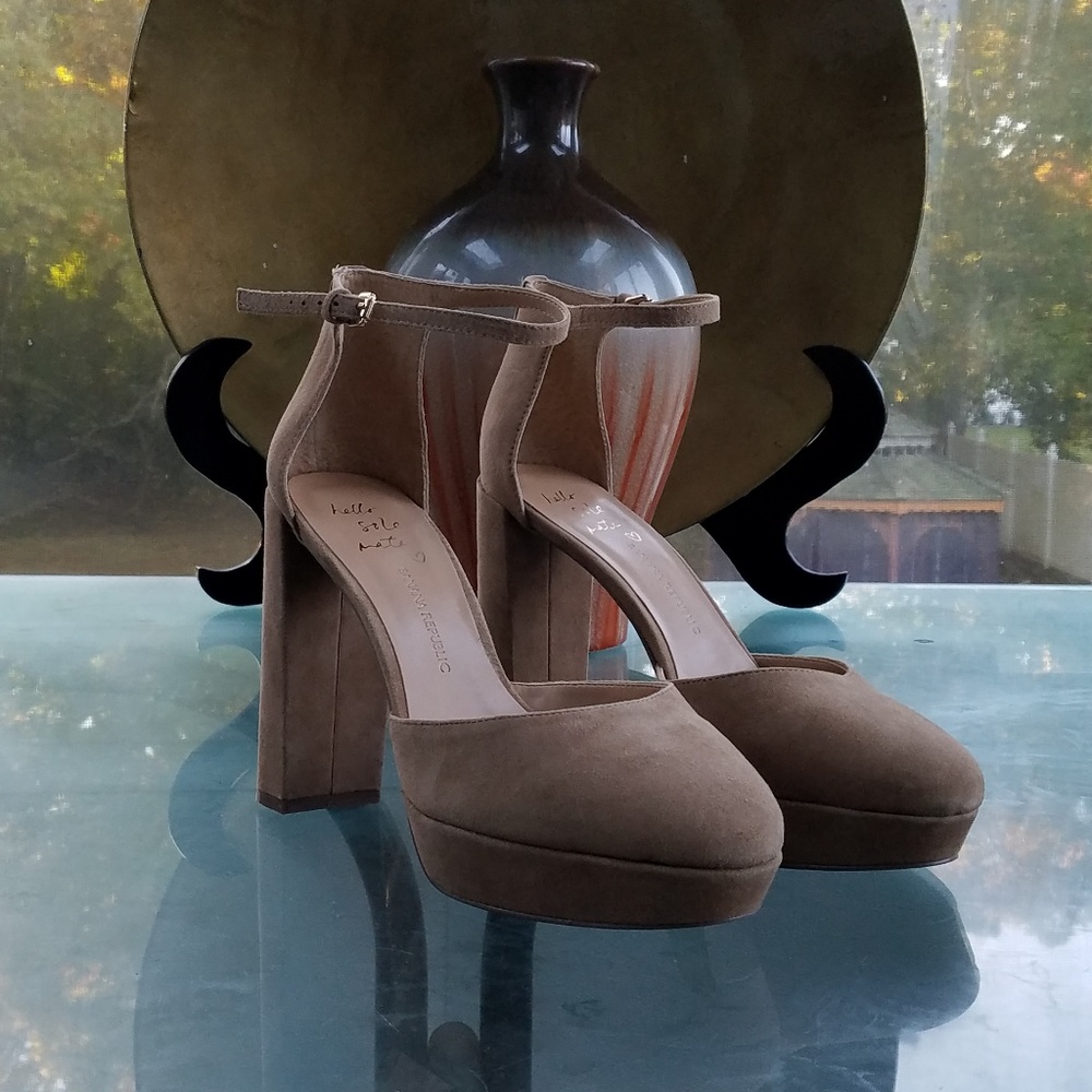 Banana Republic Villa Chunky Platforms Ankle Strap Heels Pumps
